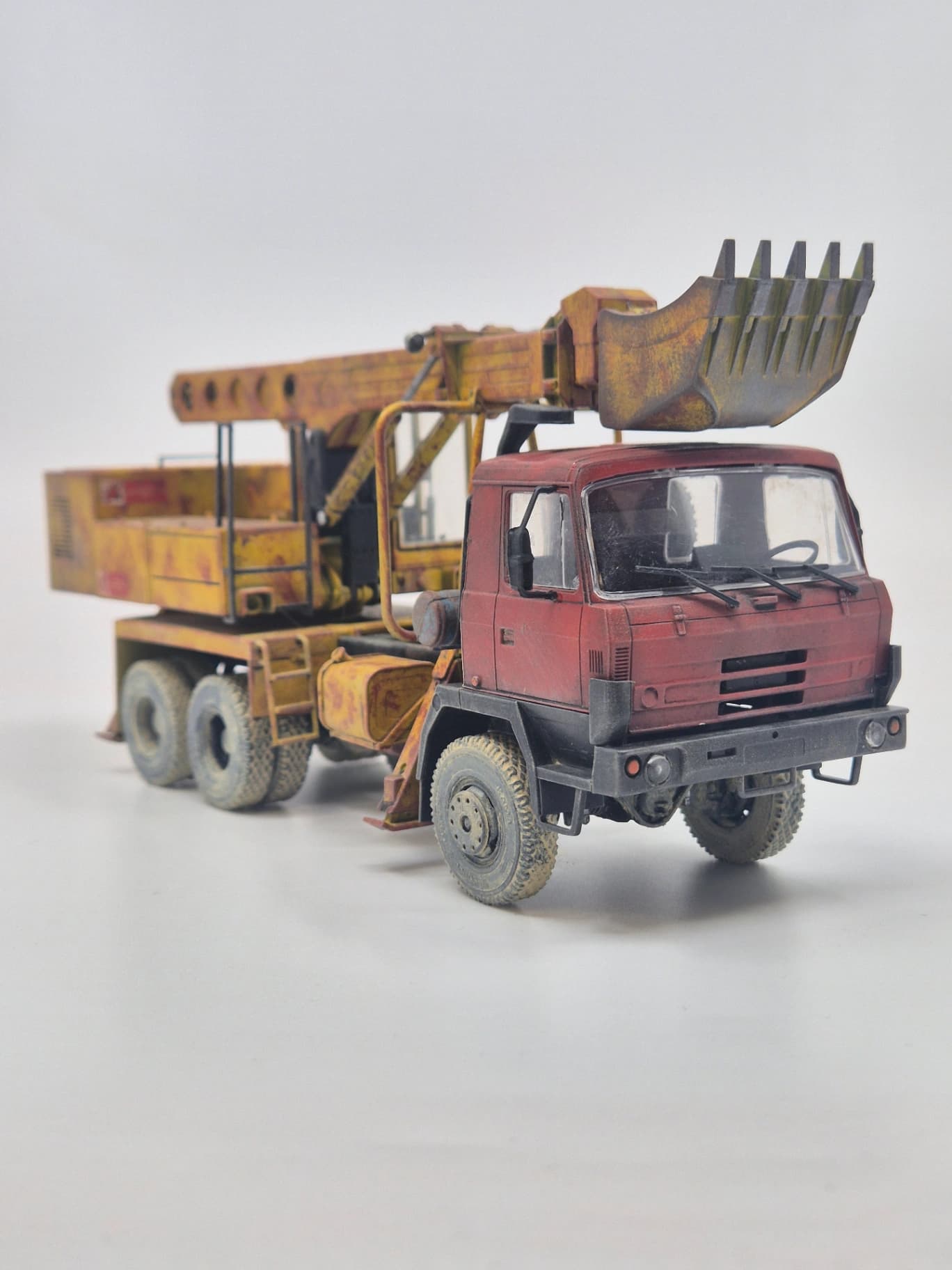 Stavba modelu Tatra 815 UDS 114a v měřítku 1:43 – Airbrush